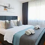 Spacious 2Bdr Apartment Near Business District
