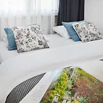 Spacious 2Bdr Apartment Near Business District